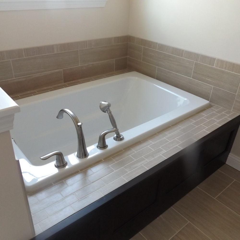 Tub and Tiles Surround